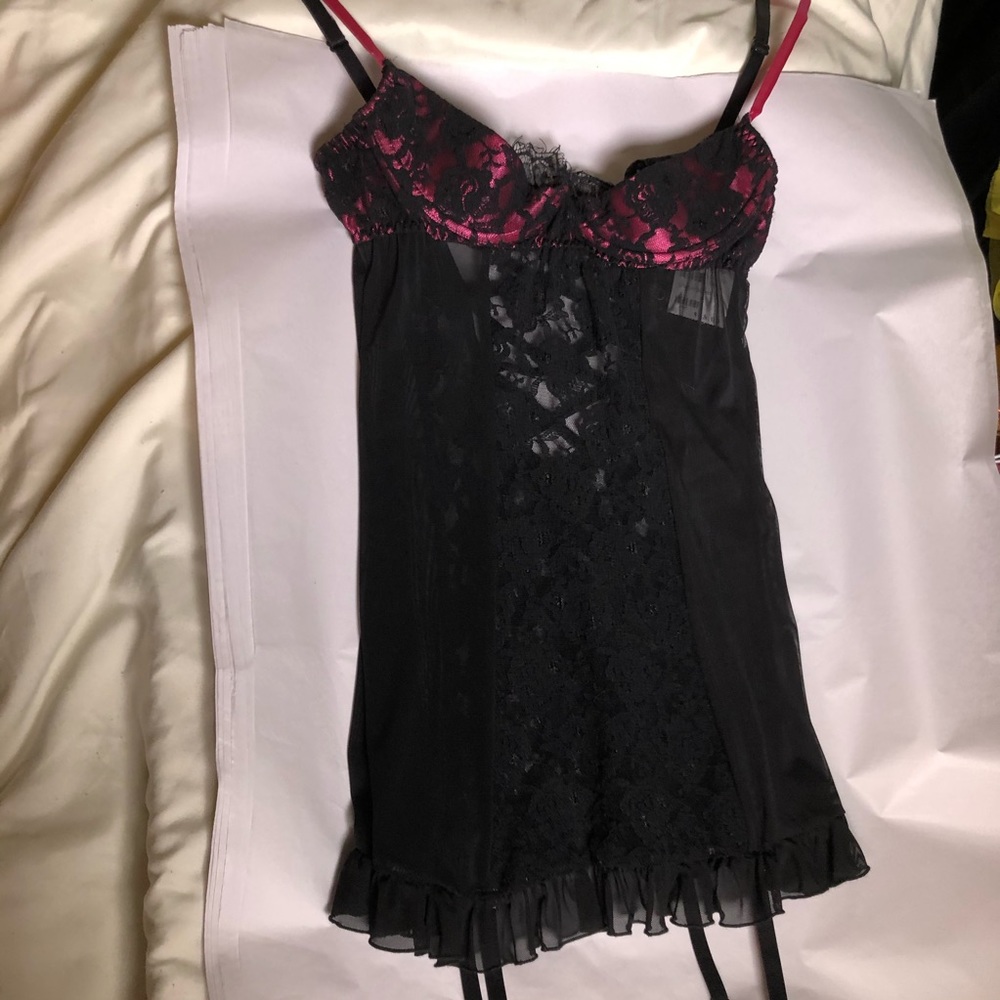 ❤️ Frederick’s Sexy Fuschia & Black Lace stretch ❤️ F2